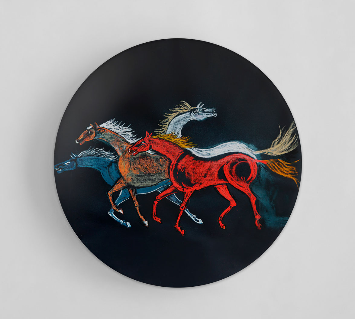 tropel de caballos plato